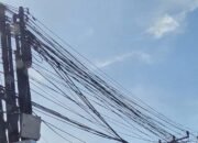 Kabel Perusahaan ISP Semrawut, Warga Meminta Segera di Rapihkan