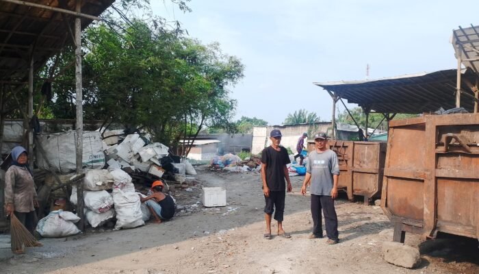 Bang Nurjen kelola Lapak Miliknya Dengan Rapih, Apa Kata Warga,?