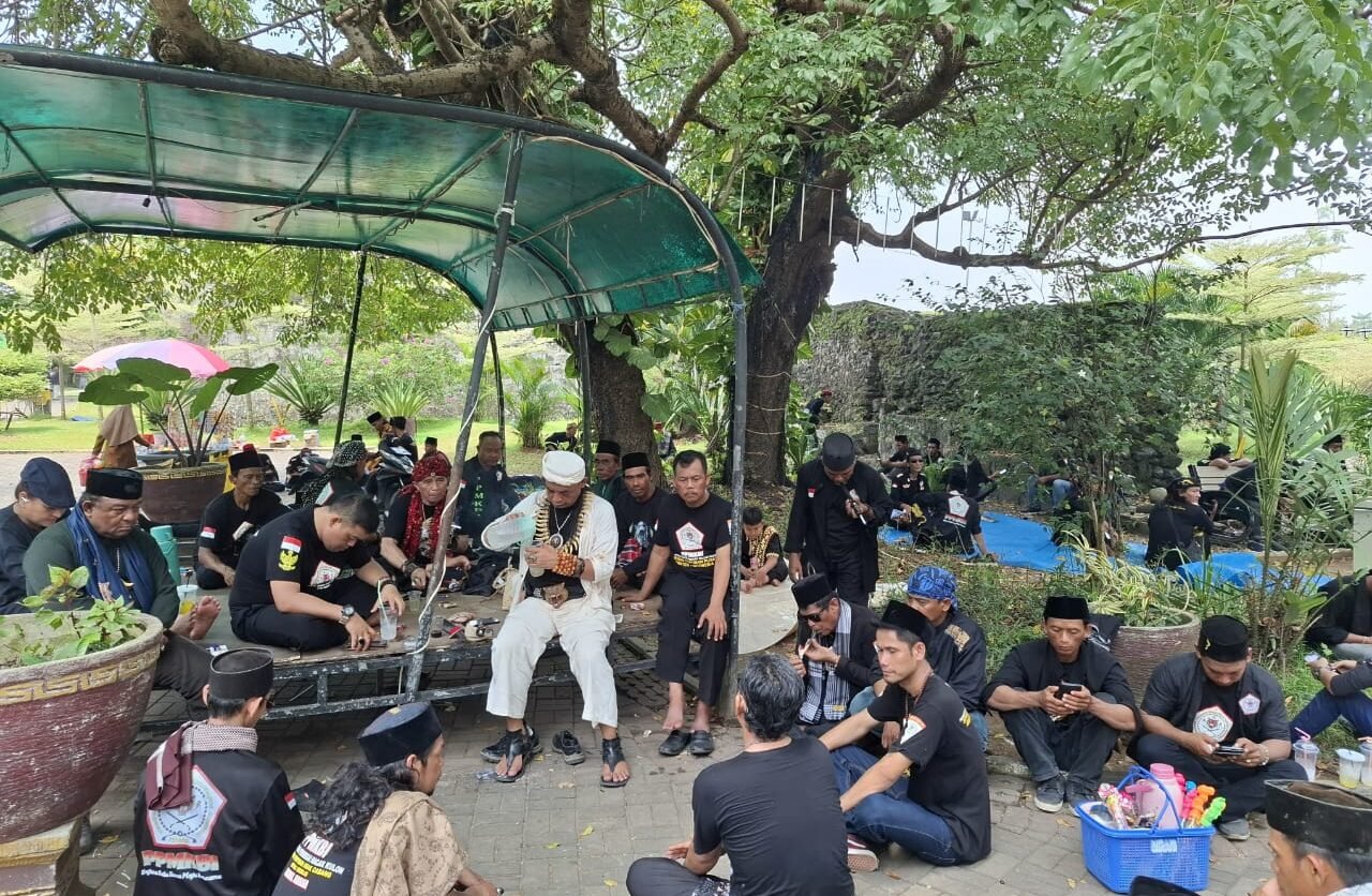 Tanah Jawara di penuhi ratusan pendekar dari berbagai perguruan.