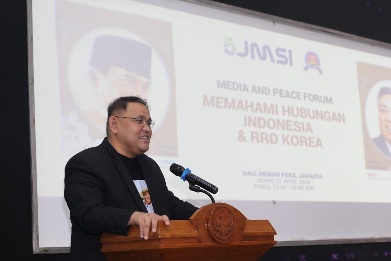 Tidak dapat dipungkiri, media massa dan media sosial memegang peranan yang semakin penting di tengah kehidupan manusia