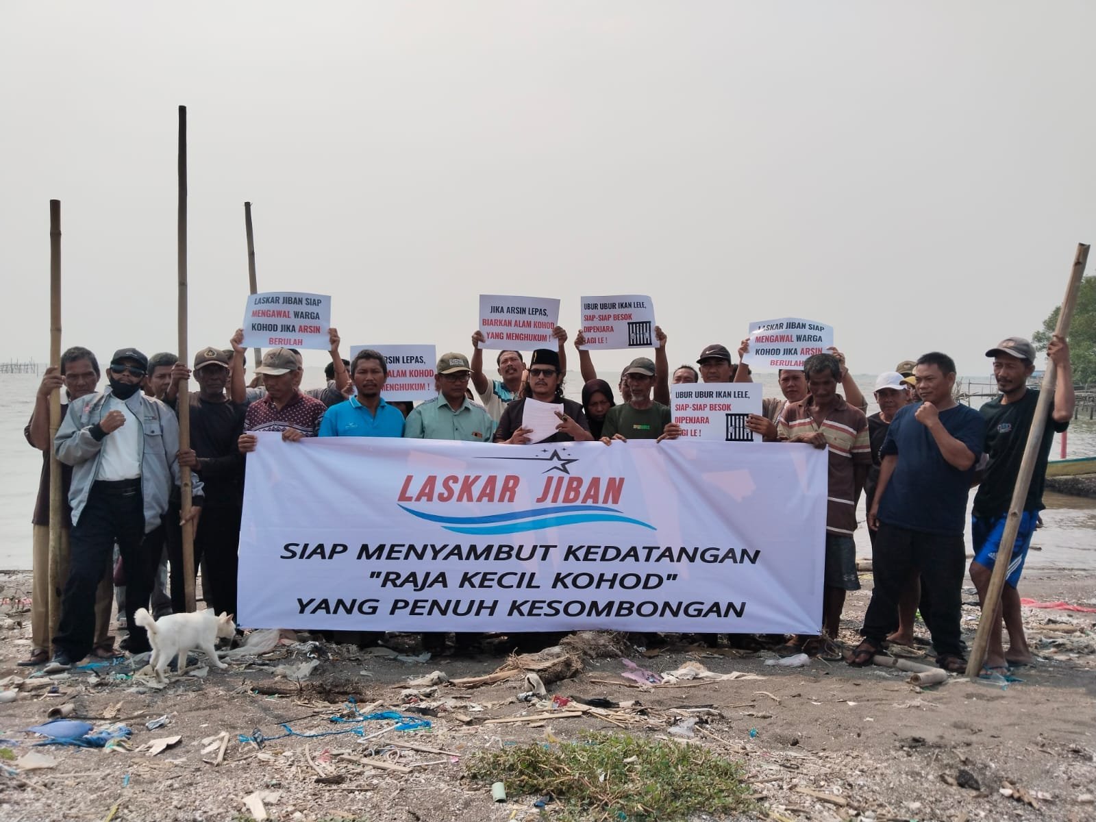 warga masyarakat Kampung Alar Jiban, Desa Kohod, Kecamatan Pakuhaji, Kabupaten Tangerang yang merasa terdampak dalam polemik pagar laut, menggelar aksi unjuk rasa