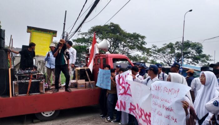 Jeritan Anak Bangsa di Musim SPMB, Keputusan Gubernur Banten di Nilai Tidak Pro Rakyat