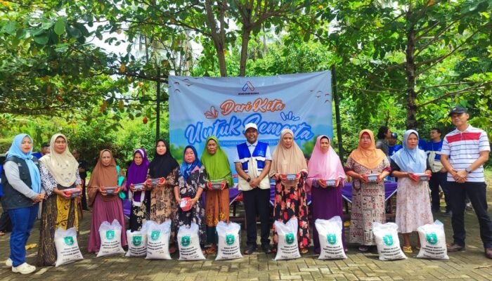 Peduli Warga, Dinas Ketahanan Pangan Banten Salurkan Beras Hingga Tanam Pohon Mangrove di Pandeglang
