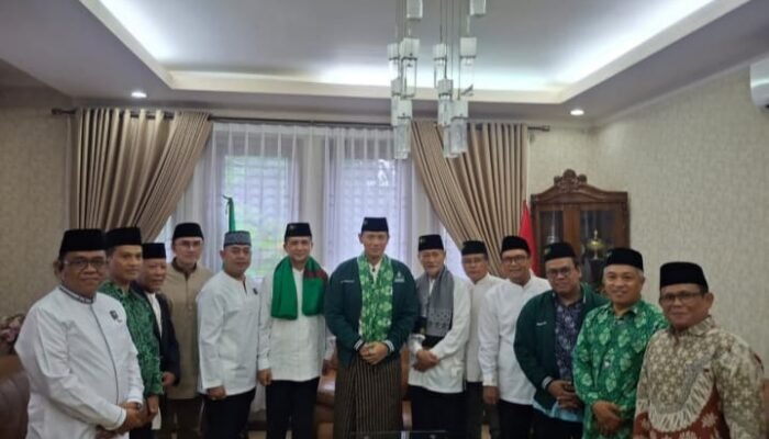 AHY Silaturahmi ke Kediaman KH Embay, Bahas Pembangunan Banten