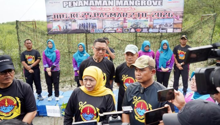 Dari SKJ 88 ke Aksi Lingkungan, Pasmar 2 Hijaukan Pantai Kenjeran