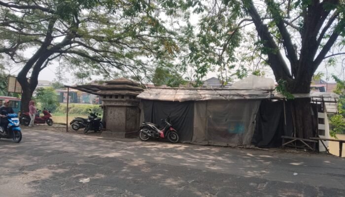 Bangunan Liar di Jalan Cadas Tutupi Tugu Perbatasan, Warga Minta Penertiban