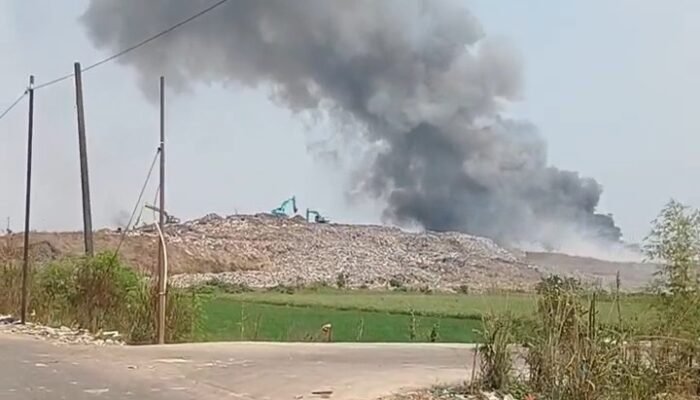 TPA Jatiwaringin Terbakar, Pemerhati Lingkungan Desak Evaluasi Total Sistem Pengelolaan Sampah
