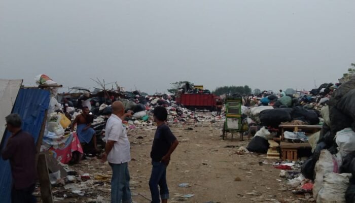 Diduga Cemari Lingkungan dan Resahkan Warga, Belasan Lapak Sampah Ilegal di Desa Gintung Diminta Segera Ditindak