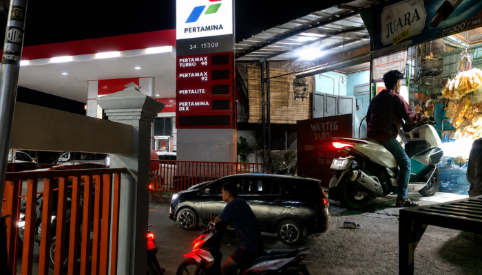 BBM Subsidi Diduga Disedot dari SPBU untuk Dijual Eceran, Antrian Mengular