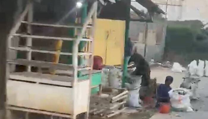Galian Pipa PDAM di Desa Tanjakan Jadi Sorotan, Diduga Rugikan Pengguna Jalan dan Timbulkan Dampak Lingkungan