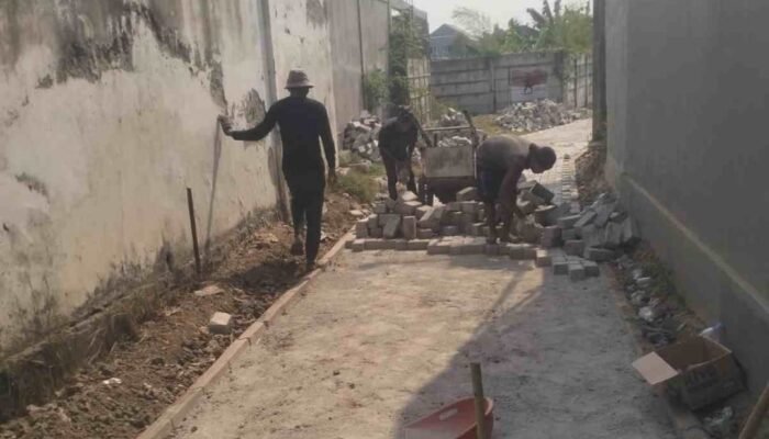 Pekerjaan paving block RT/008/RW/04 kp.suka bakti dikerjakan asal jadi guna meraup keuntungan yang besar