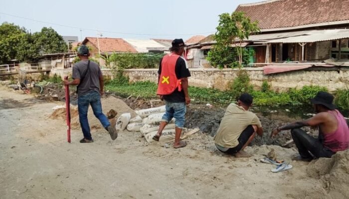 Diduga Gunakan Anggaran Pemerintah, Proyek Turap di Kosambi Minim Informasi dan Dikeluhkan Pekerja