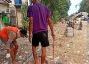 Pekerja Diduga Abaikan K3, Proyek Paving Block Rp99 Juta di Kampung Peusar Disorot