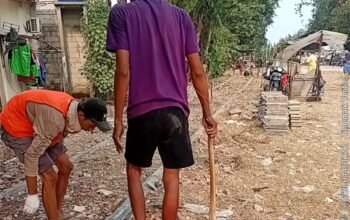 Pekerja Diduga Abaikan K3, Proyek Paving Block Rp99 Juta di Kampung Peusar Disorot