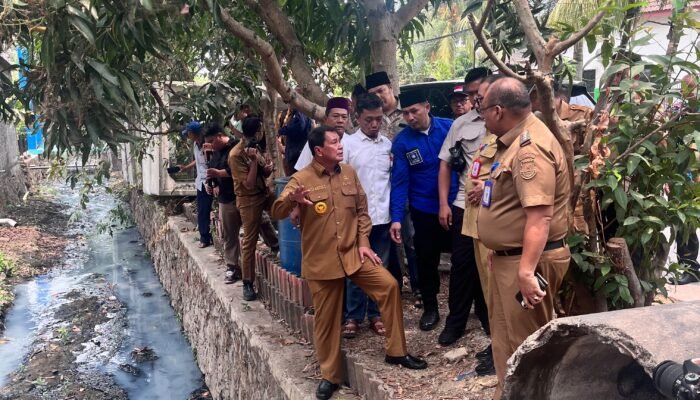 Bupati Tangerang Cek Titik Rawan Banjir di Pasar Kemis