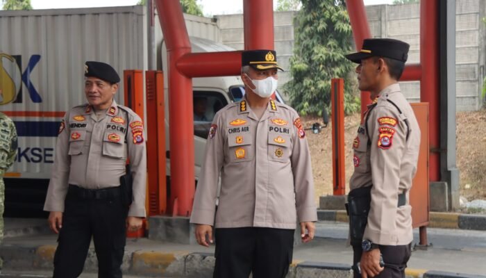 Polresta Tangerang Gelar Patroli Skala Besar di  Stasiun KA dan Gerbang Tol