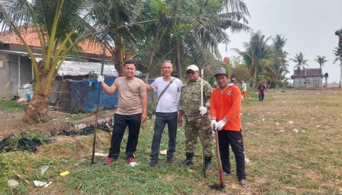 Briptu Rizki Bersama Pemdes Lontar Gelar Aksi Jumsih, Guna Mengaktifkan Kembali Budaya Gotong Royong