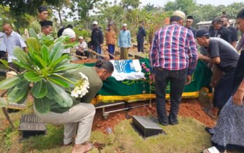 Bhabinkamtibmas Polsek Pasar Kemis, Lakukan Kegiatan Sambang Warga, Takziah ke Rumah Duka