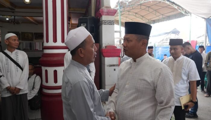 Kapolda Banten Melayat ke Rumah Duka Almarhum KH Ariman Anwar, Sampaikan Belasungkawa dan Doa
