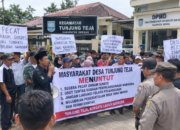 Aksi Warga Desa Tunjung Teja, Desak Pemecatan Oknum Sekdes Terkait Dugaan Penyalahgunaan Narkoba